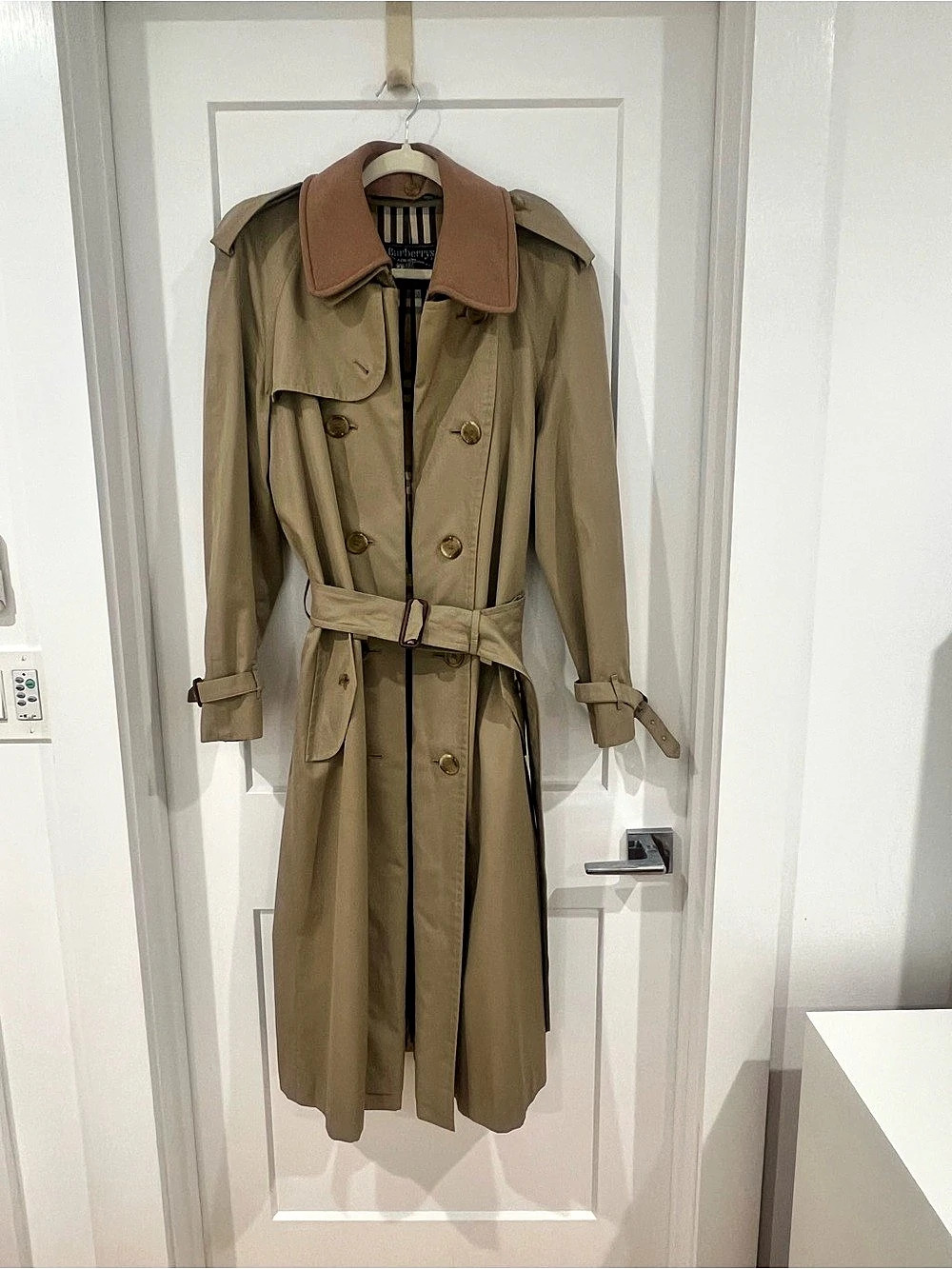 Burberrys Long Trench Coat Plaid Lined Trench Coat in Brown & Beige Size 38 Long